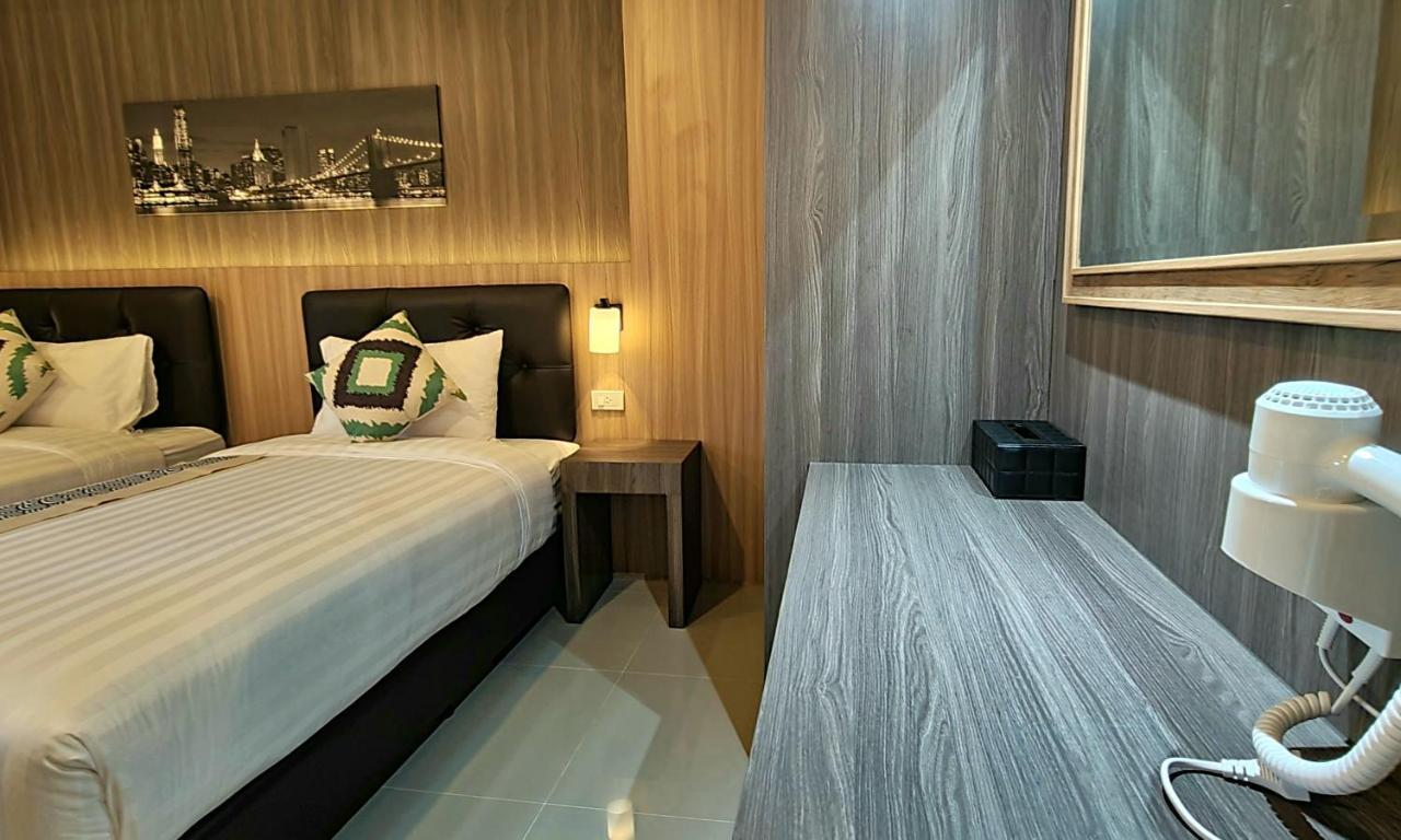 The Room Boutique Hotel 사콘 나콘 외부 사진