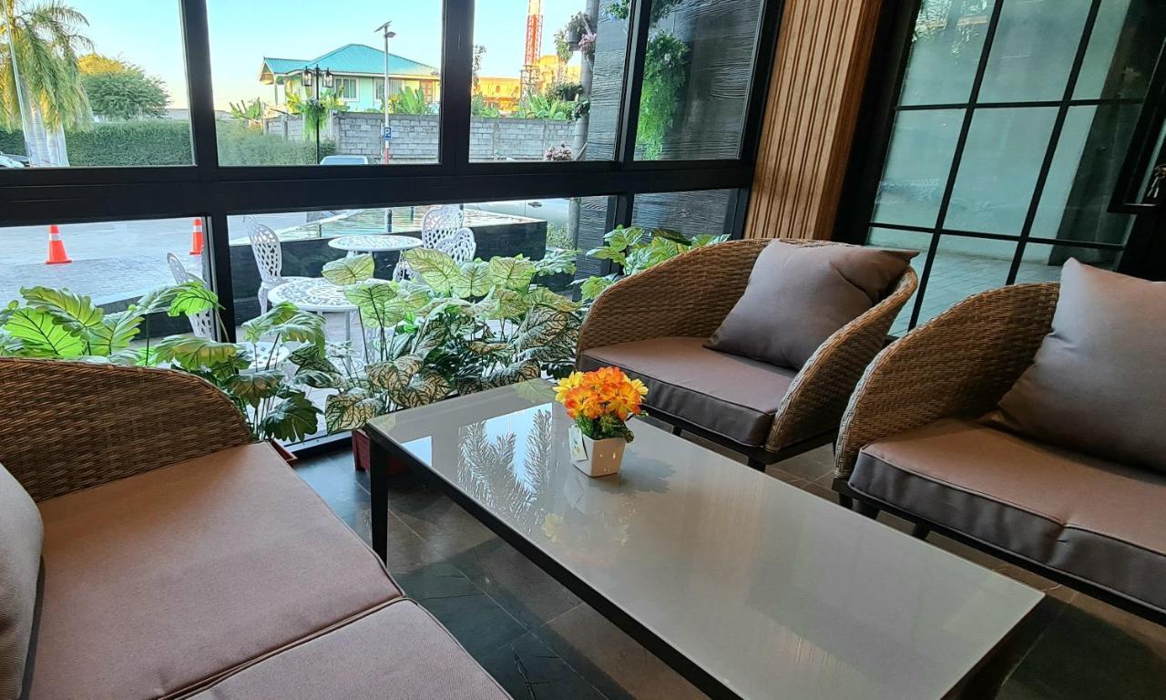 The Room Boutique Hotel 사콘 나콘 외부 사진
