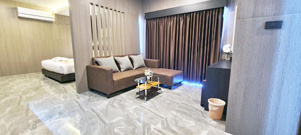 The Room Boutique Hotel 사콘 나콘 외부 사진