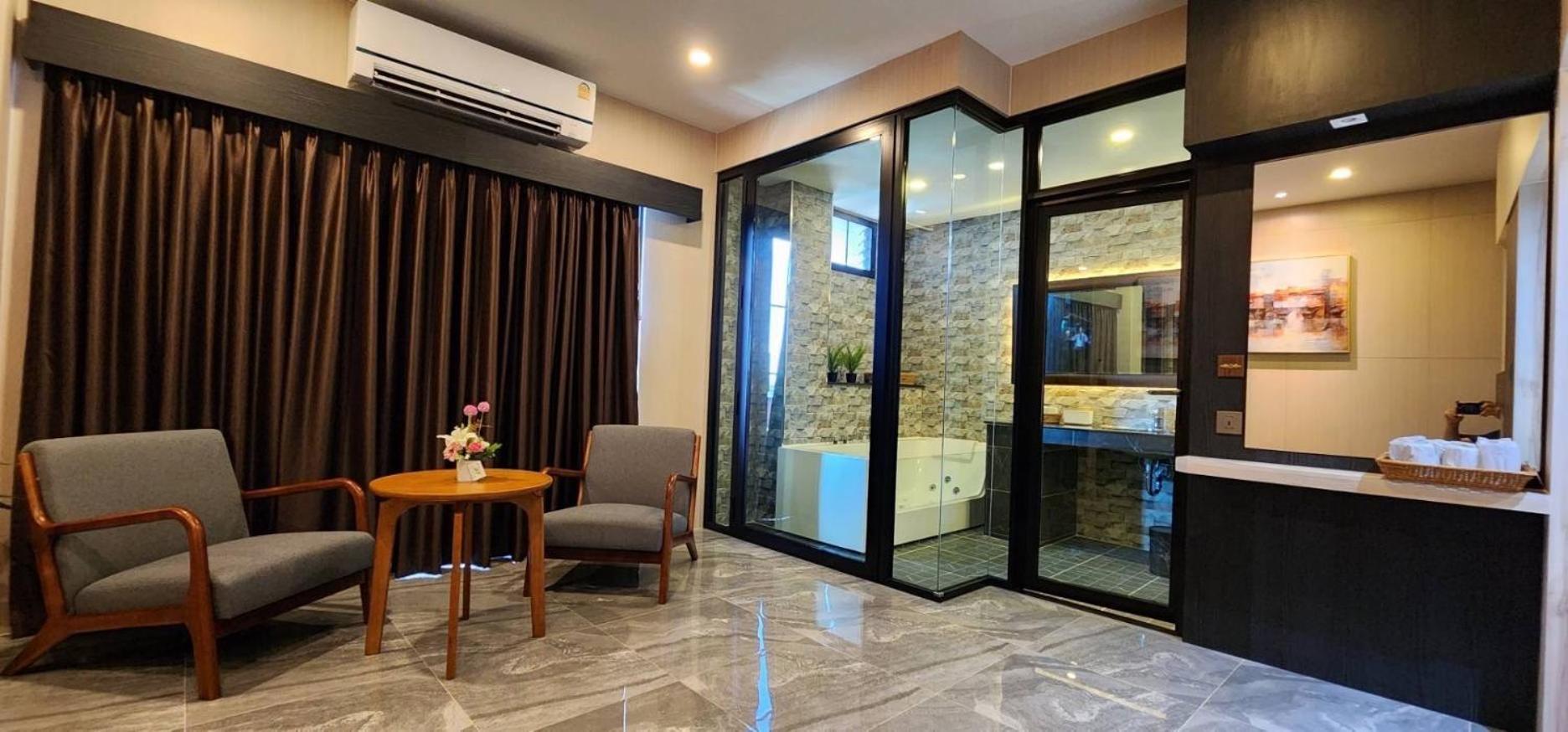The Room Boutique Hotel 사콘 나콘 외부 사진